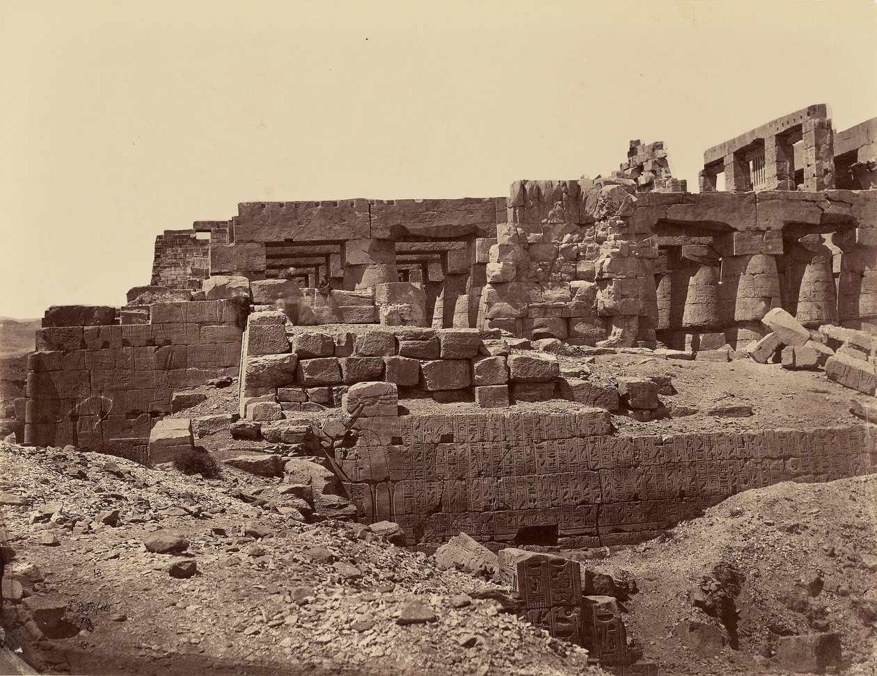 Ruiny 3. pylonu świątyni (południowy wschód) lewa strona (Karnak) Teby autorstwa Félix Bonfils