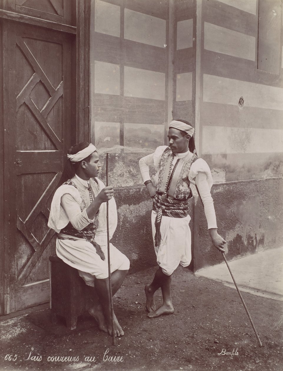 Poznaj biegaczy w Kairze, 1870. autorstwa Félix Bonfils