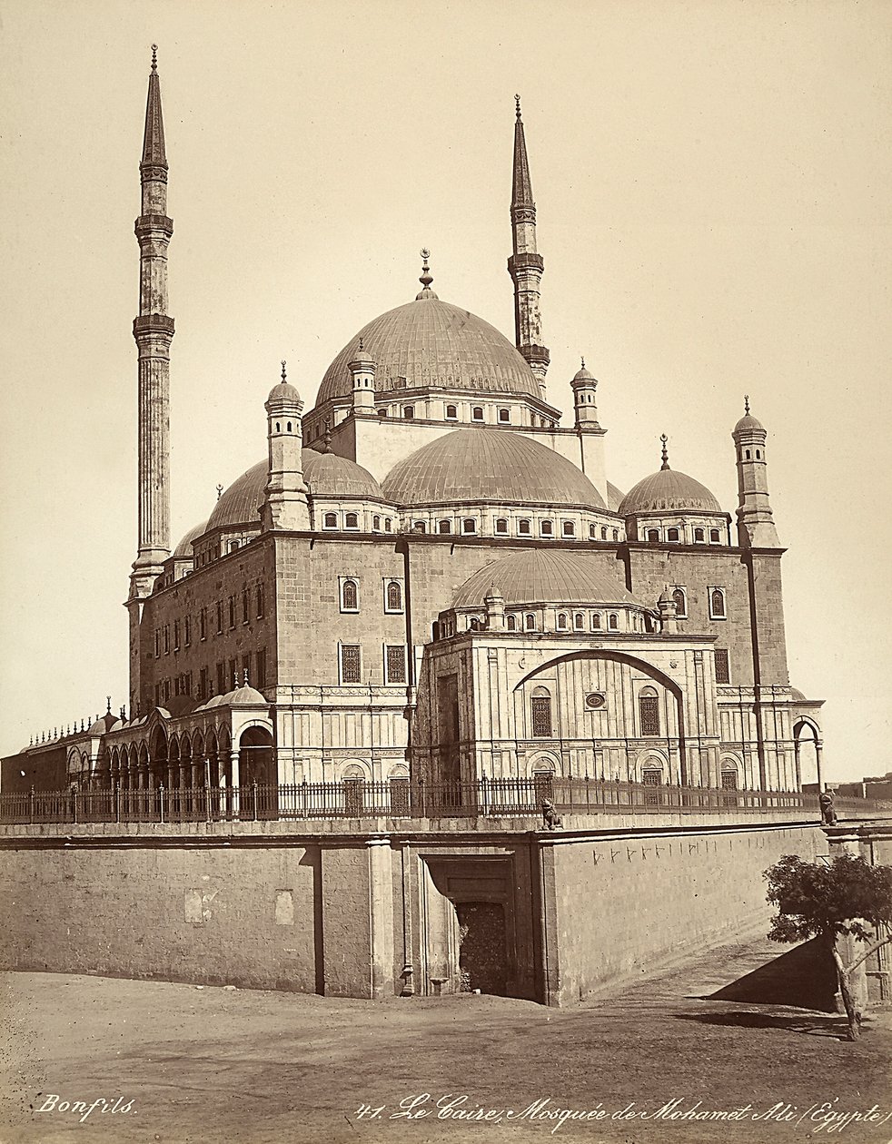 Meczet Muhammada Alego, znany jako Meczet Alabastrowy w Kairze, Egipt autorstwa Félix Bonfils