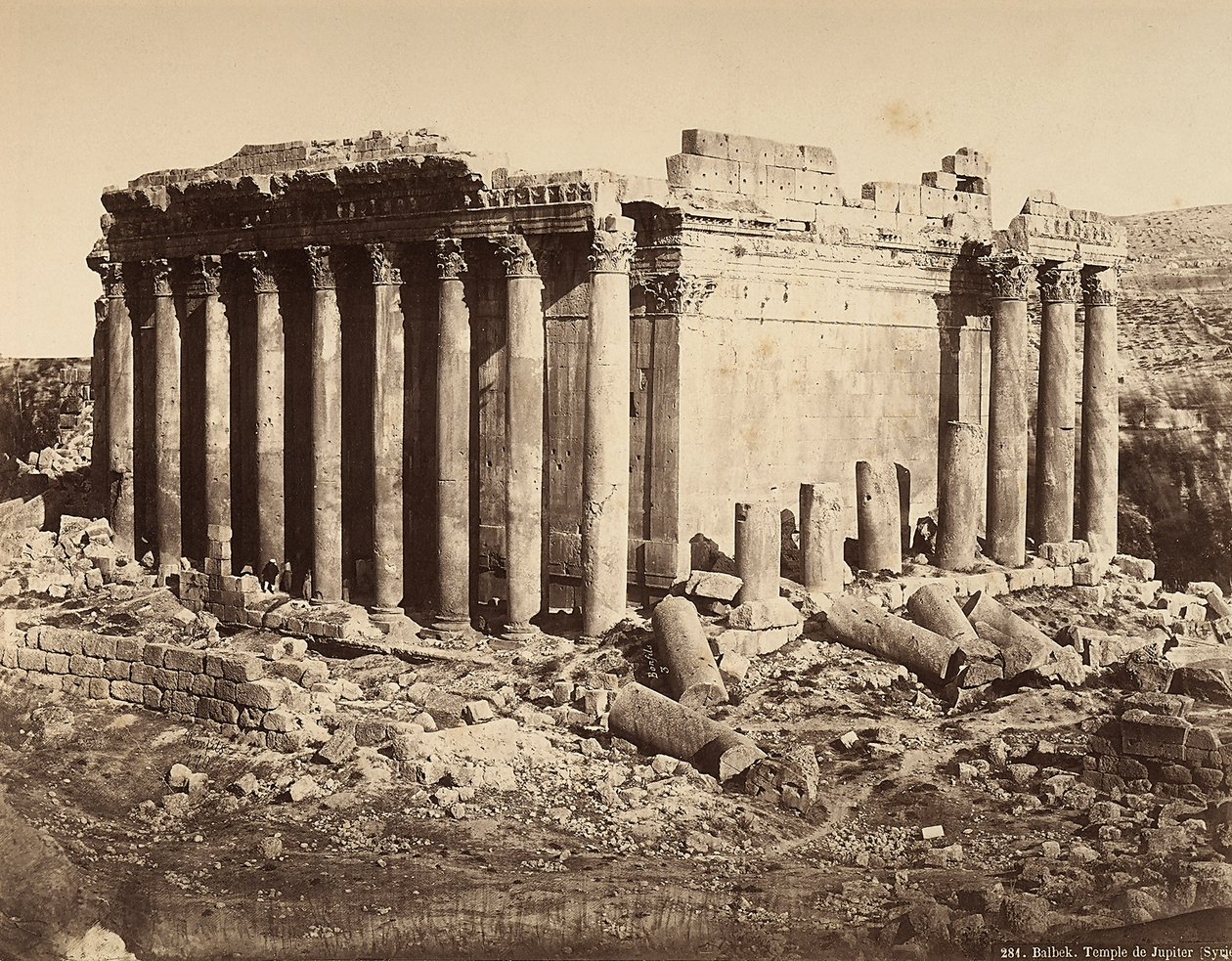 Świątynia Bachusa, w strefie archeologicznej Heliopolis lub Baalbek, starożytne miasto syryjskie, obecnie Liban autorstwa Félix Bonfils