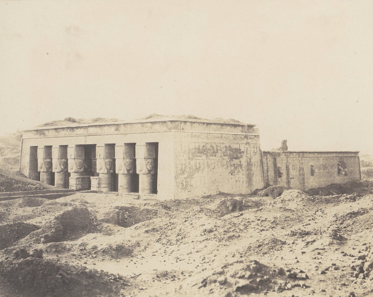 Dendera Tentyris, Świątynia Atora - Widok ogólny, 1851-52, wydrukowany w latach 1853-54. autorstwa Félix Teynard