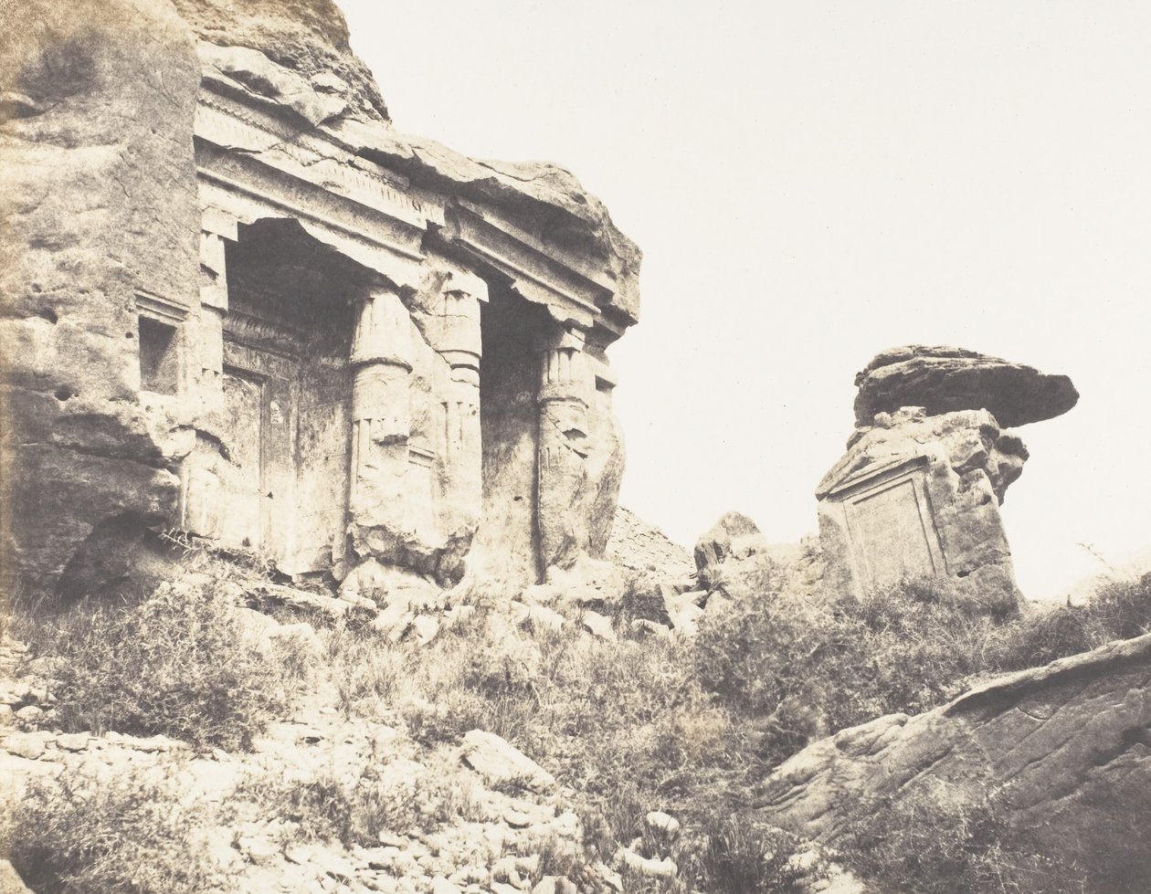 Djebel Selséléh Silsilis, Steles Architecturales wyrzeźbione w C..., 1851-52, wydrukowany 1853-54. autorstwa Félix Teynard