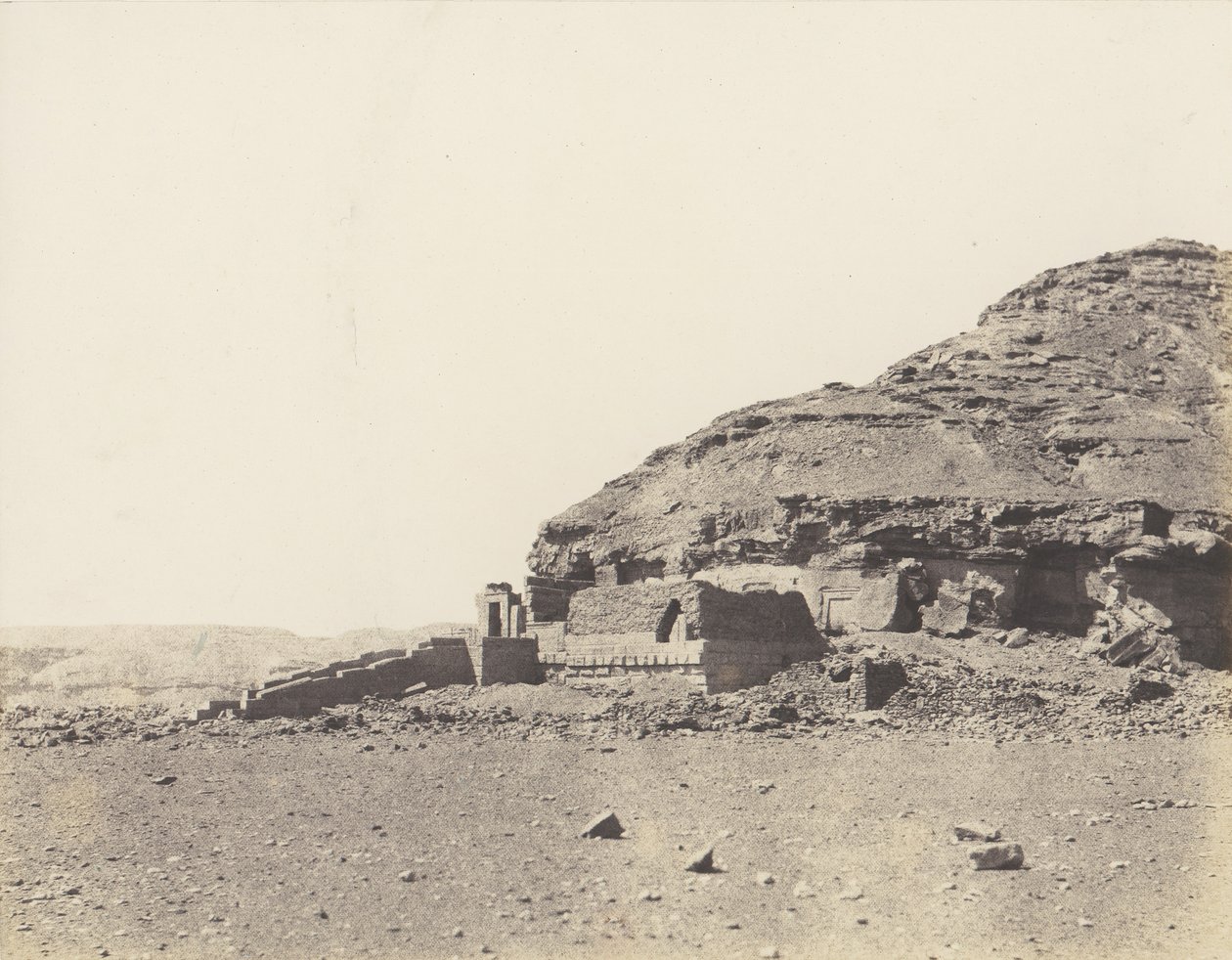 El-Kab éléthya, Widok ogólny Hemi-Spéos, 1851-52, wydrukowany w latach 1853-54. autorstwa Félix Teynard