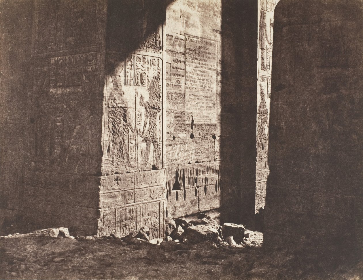 Wyspa Fileh Philæ, Pierwszy Pylon, francuski napis wyryty na ory..., 1851-52. autorstwa Félix Teynard