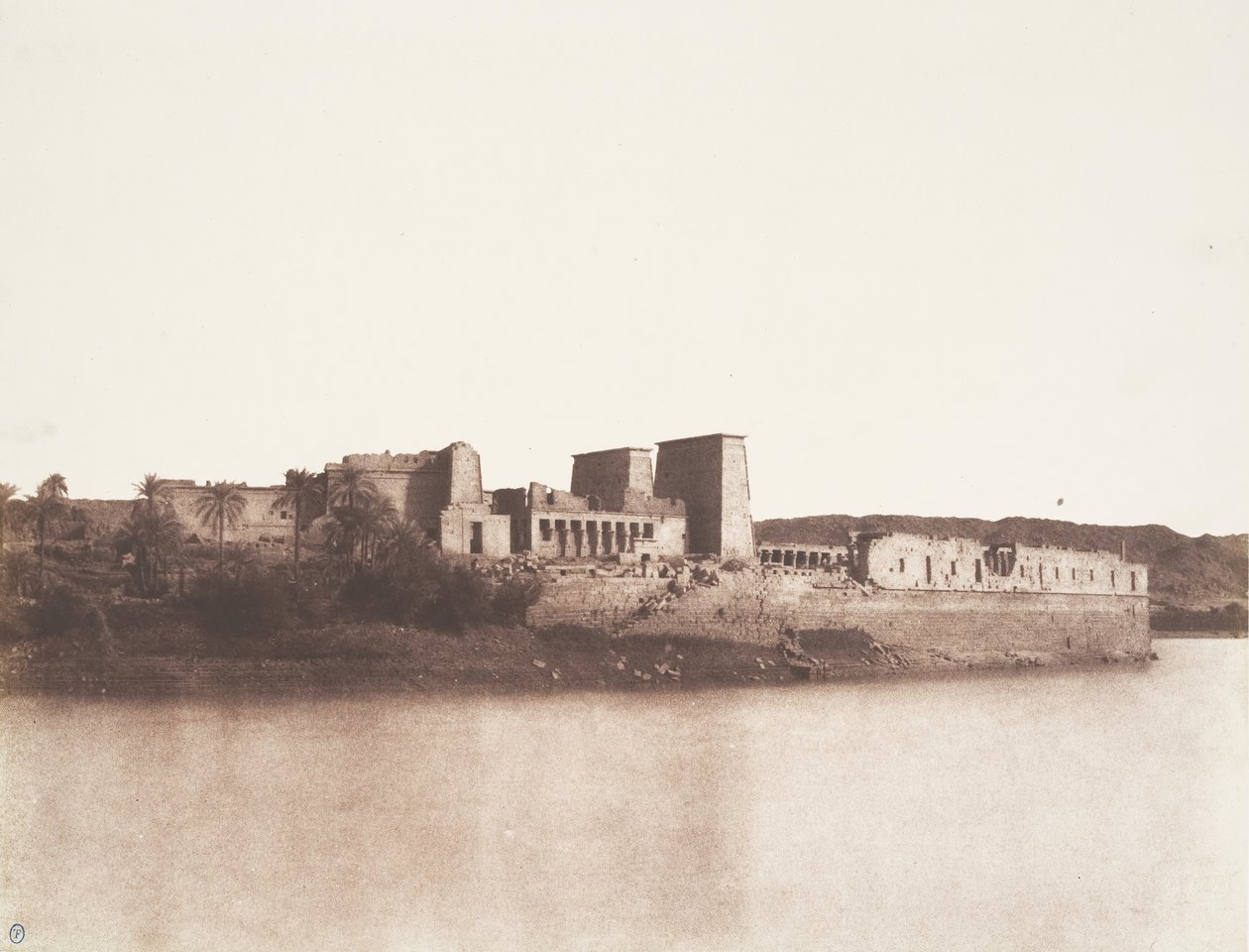 Wyspa Fileh Philæ, widok ogólny. Zdjęcie z północnego zachodu w punkcie A, 1851-52. autorstwa Félix Teynard