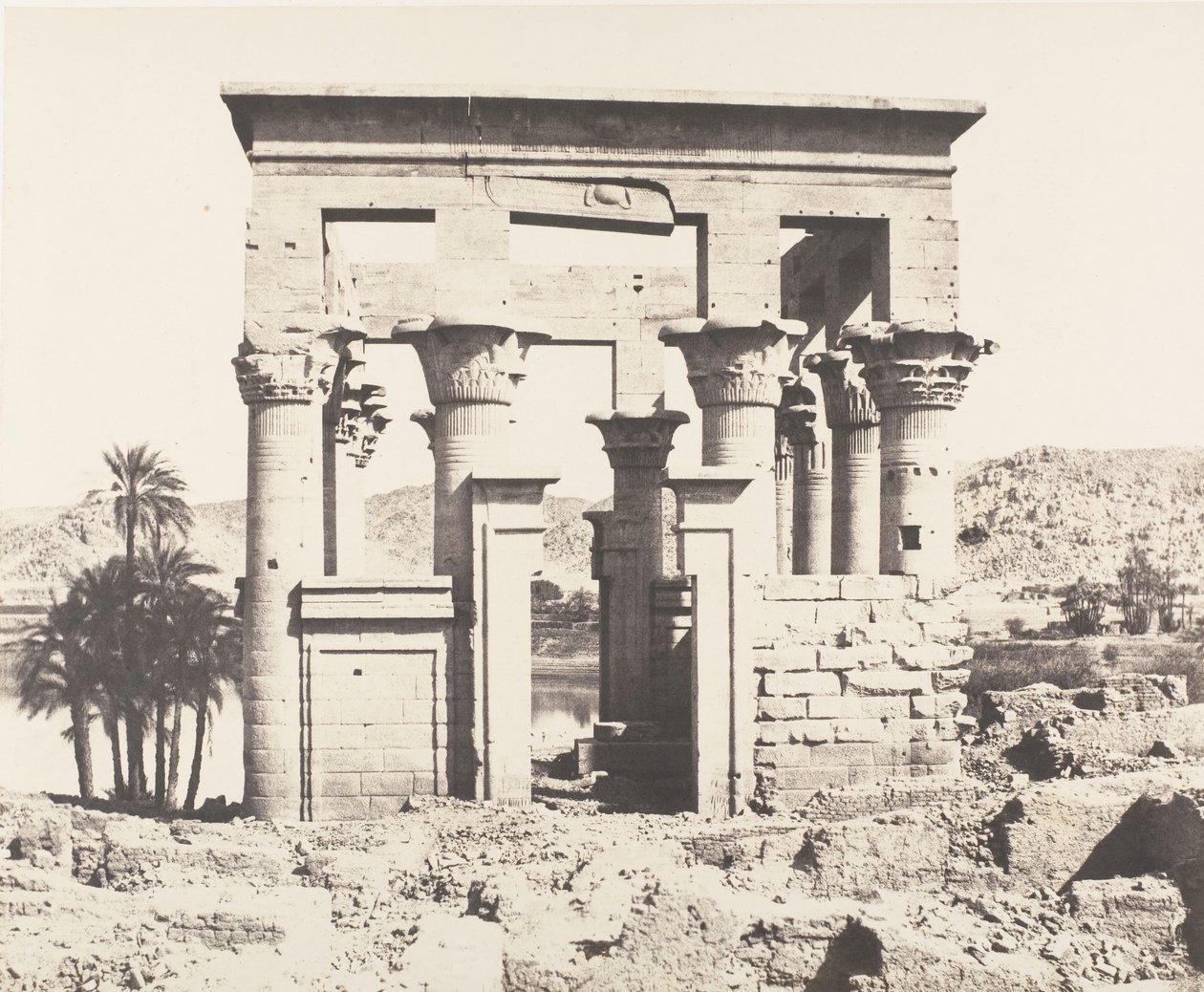 Wyspa Fileh Philæ, budynek od wschodu - Fasada zachodnia - Widok na P..., 1851-52, druk 1853-54. autorstwa Félix Teynard