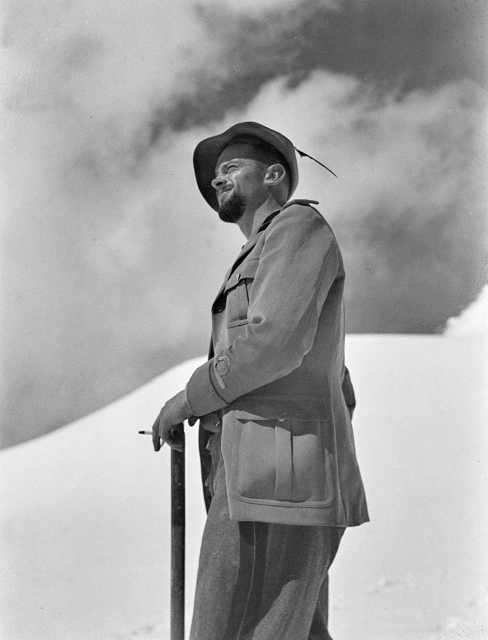 Alpino Soldier w śniegu autorstwa Fosco Maraini