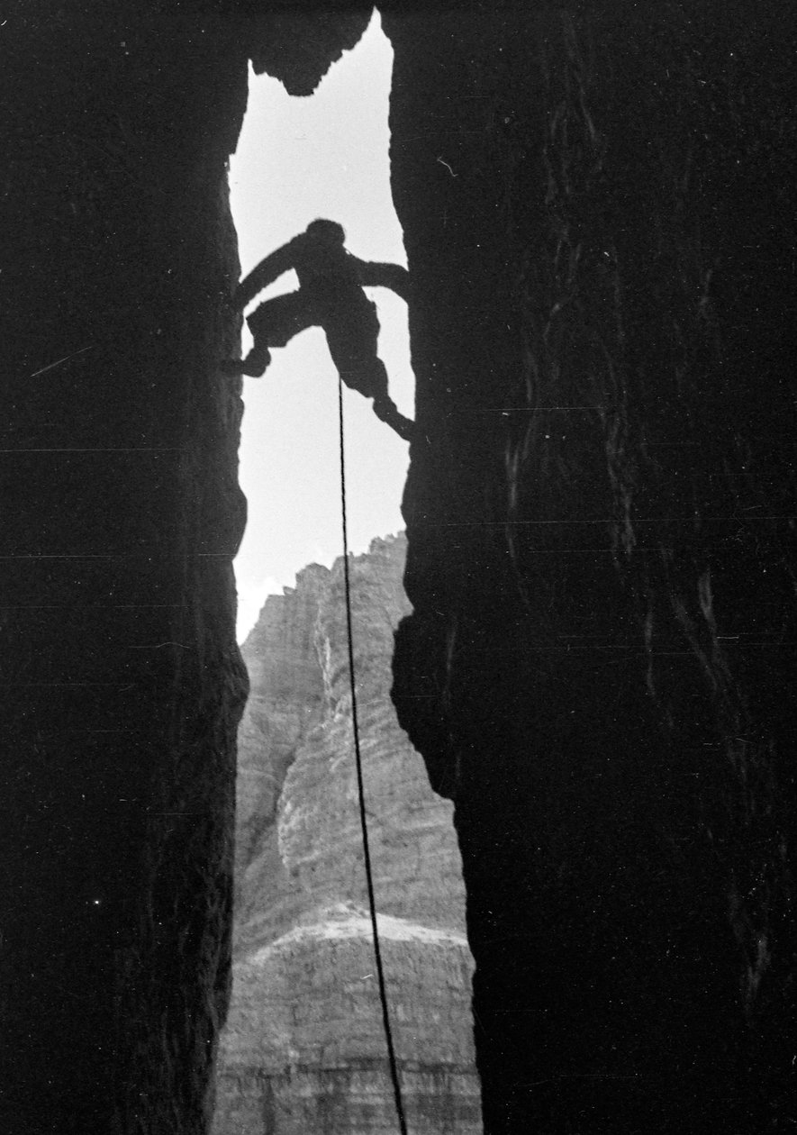 Dolomity: wspinacz w Dülfer na Cima Grande di Lavaredo autorstwa Fosco Maraini