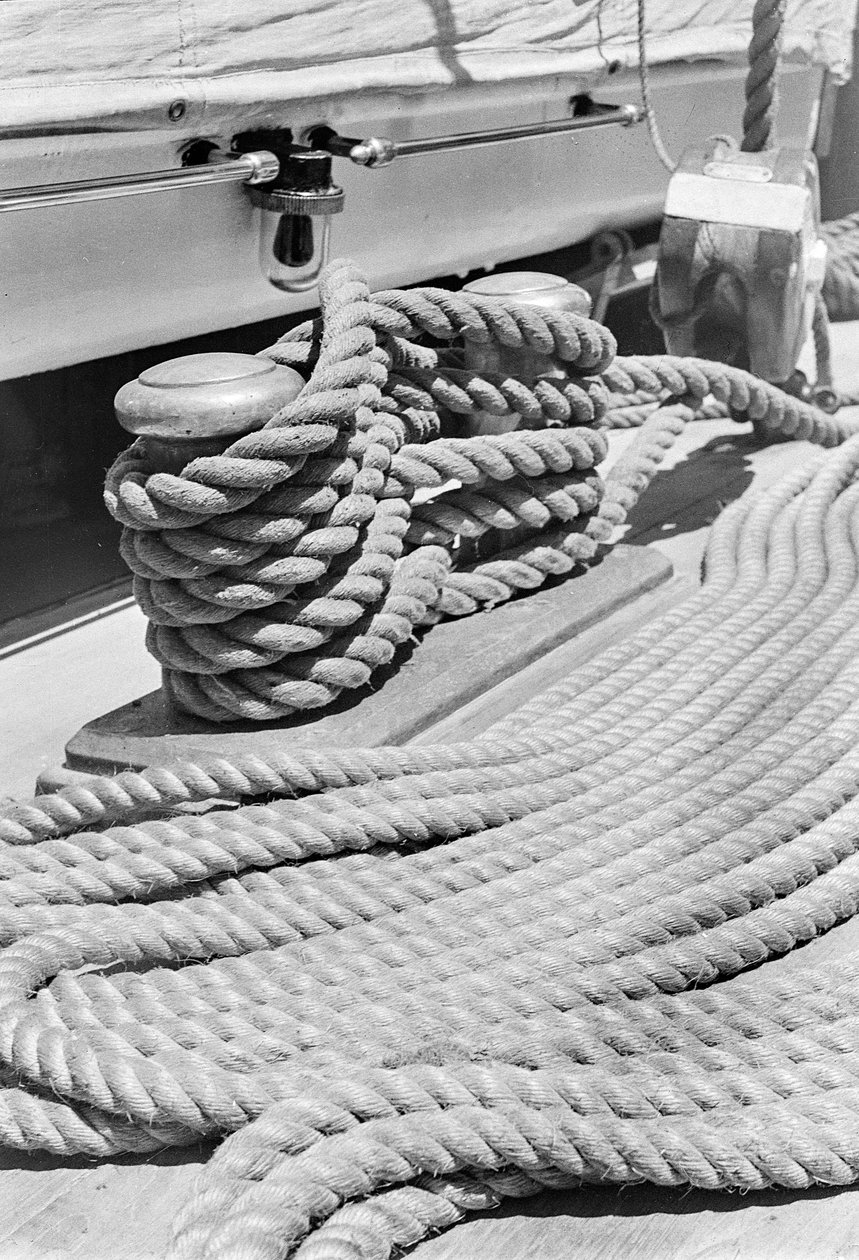 Na statku Amerigo Vespucci: pachołek i lina autorstwa Fosco Maraini