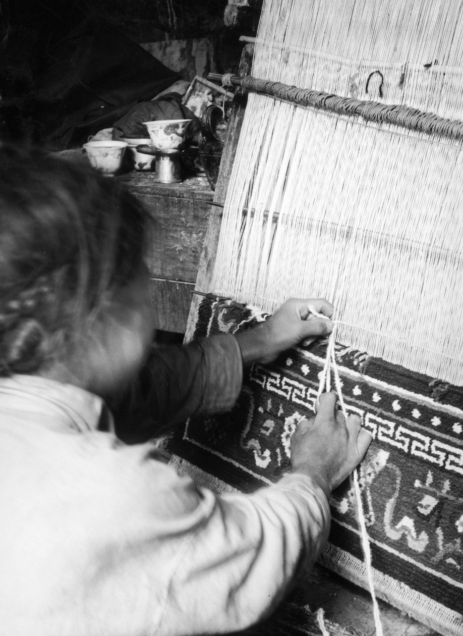 Tkacz dywanów, Gyantsé, Tybet autorstwa Fosco Maraini