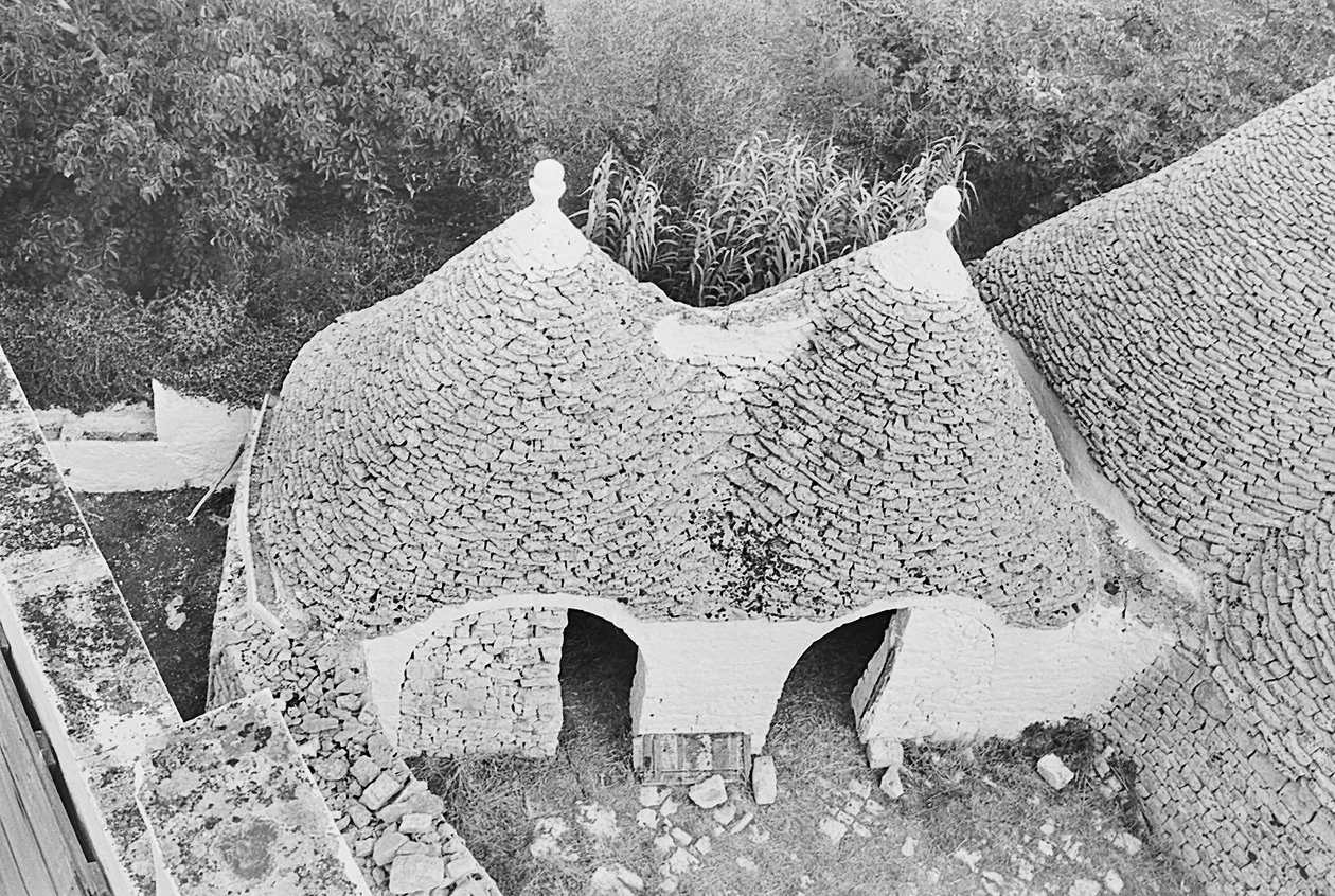 Trulli w Alberobello autorstwa Fosco Maraini