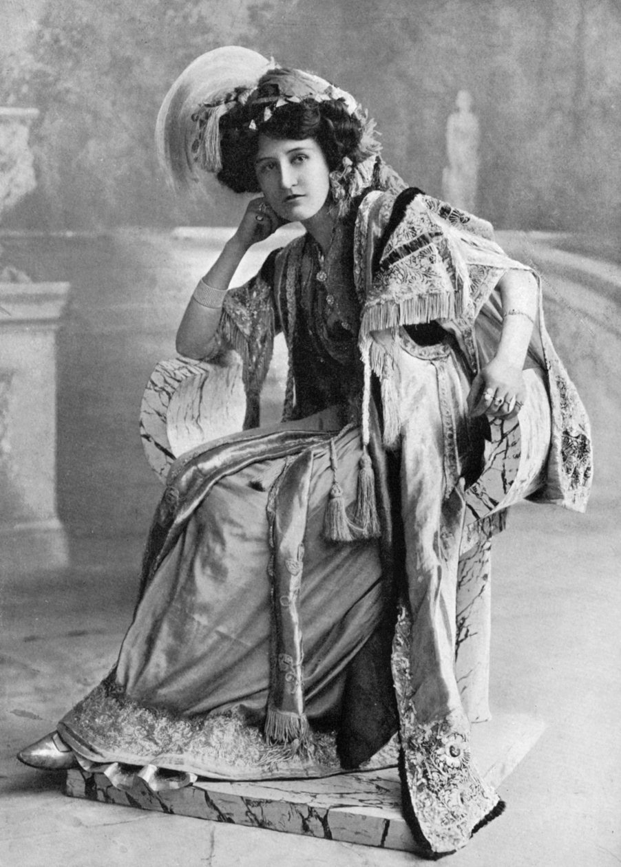 Elżbieta Firth, 1908-1909. autorstwa Foulsham and Banfield