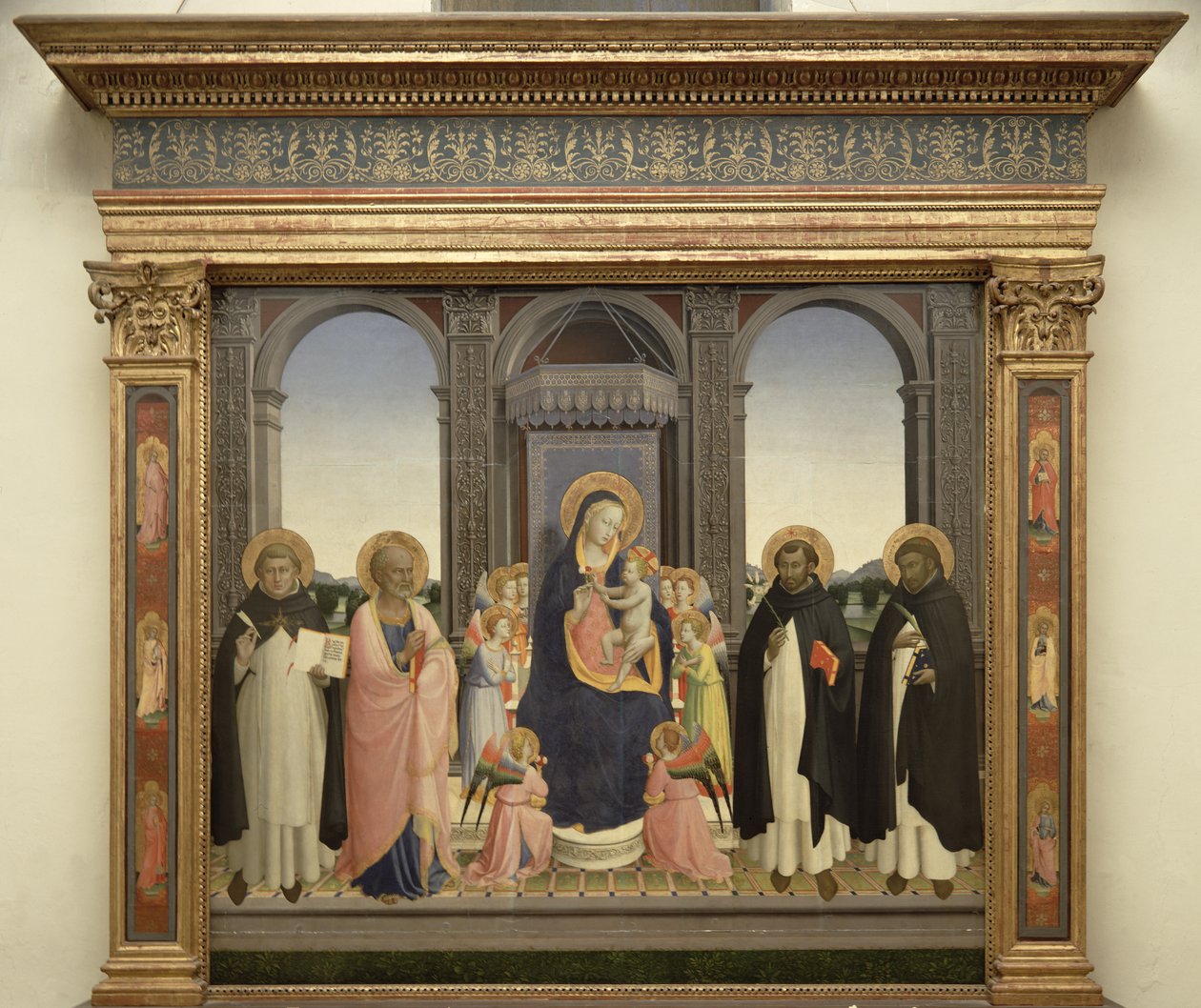 Dziewica z Dzieciątkiem na tronie z Aniołami i św. Tomaszem z Akwinu, św. Barnaba, św. Dominikiem i św. Piotrem Męczennikiem, ok. 1422 (tempera na panelu) (patrz 238446 i 43913) autorstwa Fra Angelico
