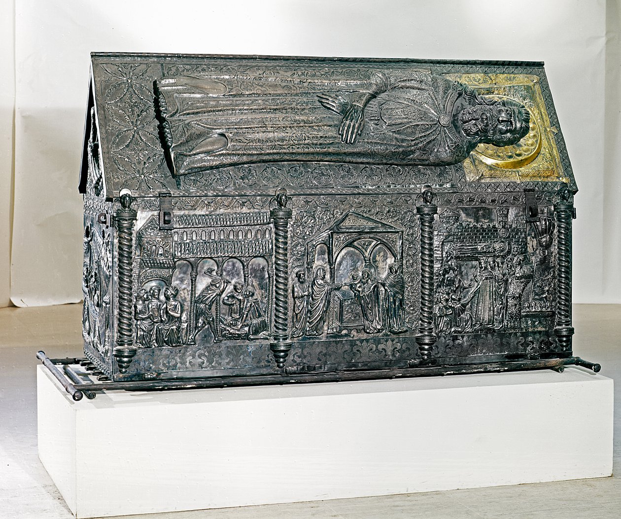 Szkatułka ze szczątkami św. Symeona na zamówienie Elżbiety, żony króla Ludwika I Andegaweńskiego, 1377-80 (srebro pozłacane) autorstwa Francesco da Milano