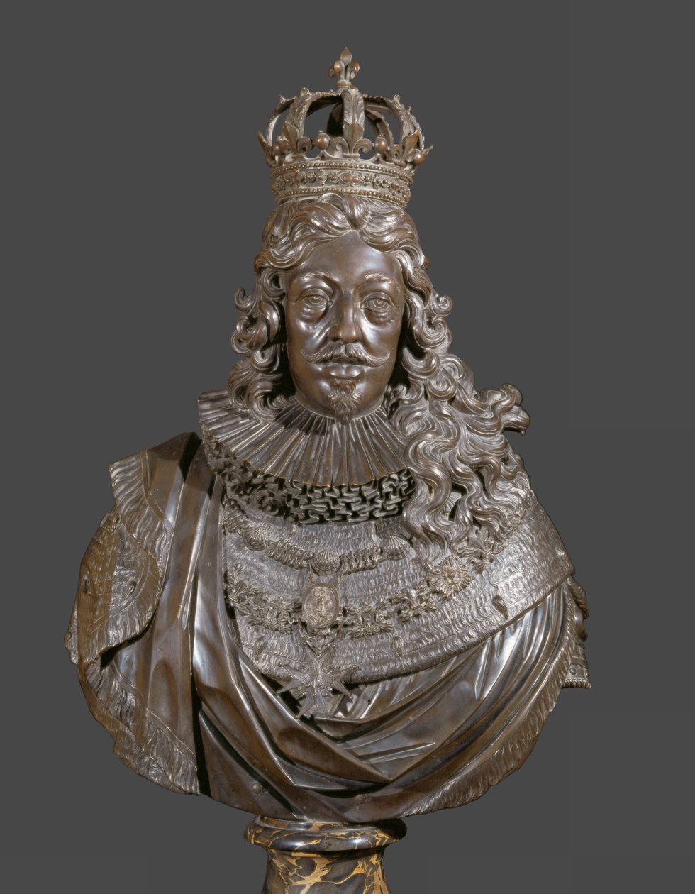 " Les Bronzes de la Couronne ", obejmują rzeźby z brązu, głównie zebrane i podarowane Ludwikowi XIV ... autorstwa Francesco Bordoni