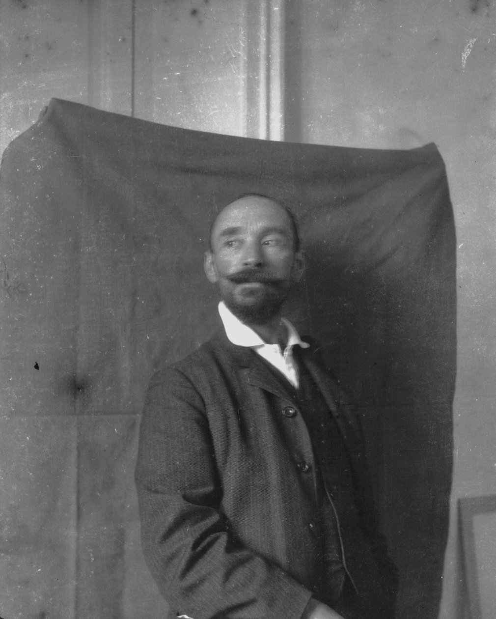 Francesco Paolo Michetti, autoportret (zdjęcie czarno-białe) autorstwa Francesco Paolo Michetti