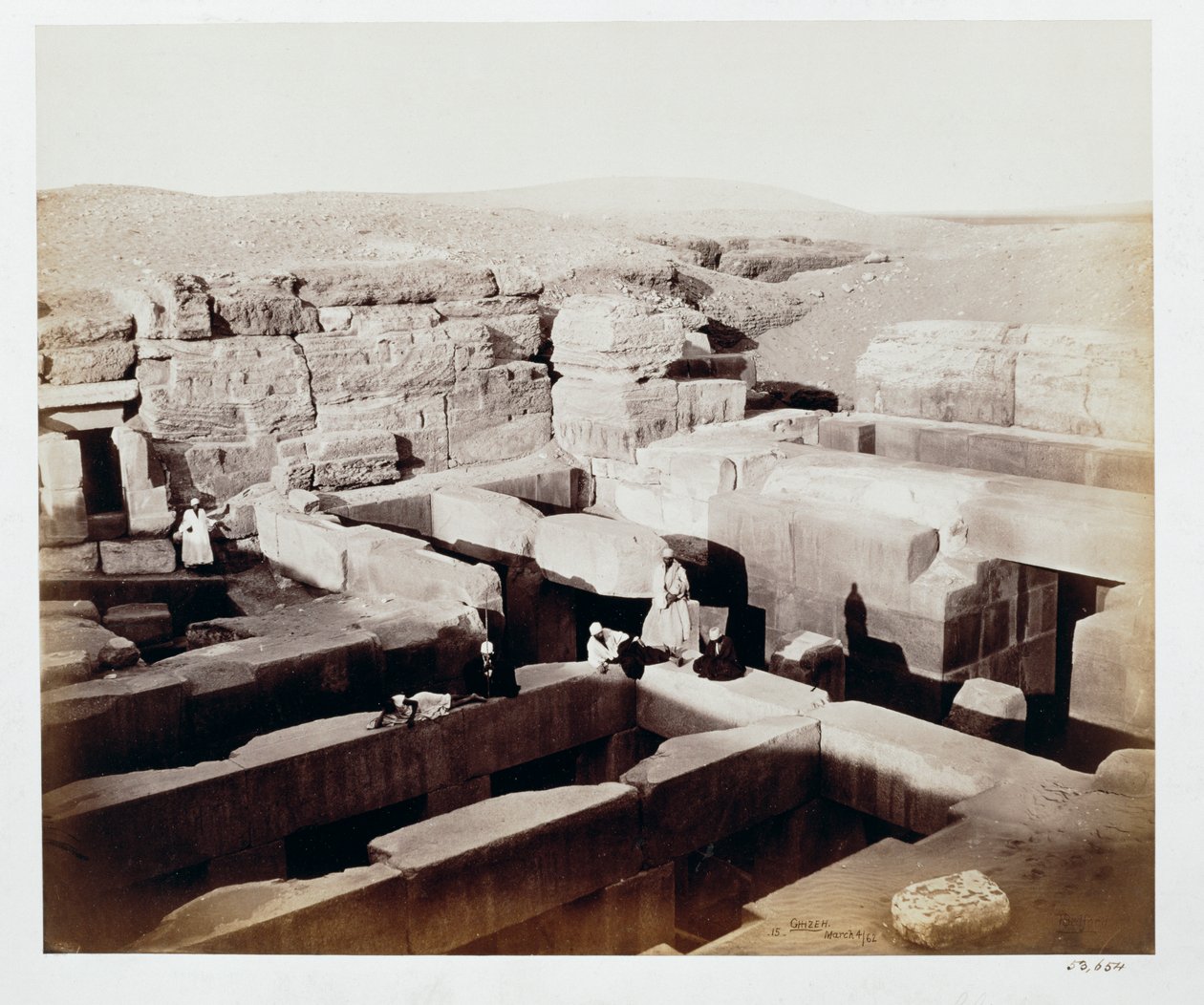 Odkopana świątynia u stóp Sfinksa, Giza, Egipt, 4 marca 1862 r. autorstwa Francis Bedford