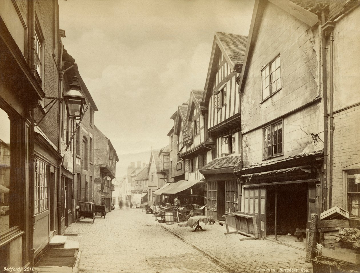 Butcher Row, średniowieczna ulica w Coventry, Warwickshire, ok. 1880 r. autorstwa Francis Bedford