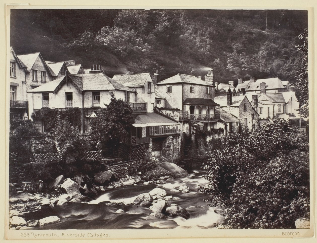 Lynmouth, domki nad rzeką autorstwa Francis Bedford