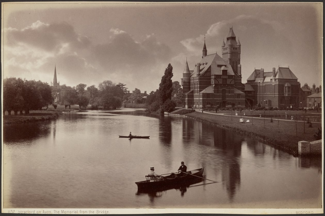 Stratford upon Avon. Pomnik widziany z mostu autorstwa Francis Bedford