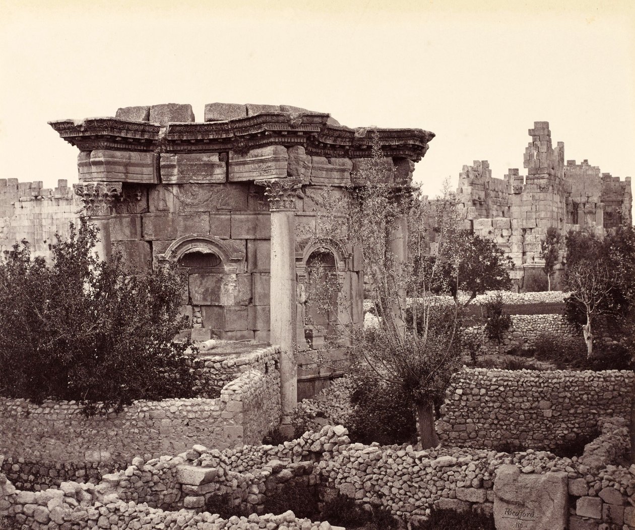 Okrągła świątynia (Świątynia Wenus), Baalbek autorstwa Francis Bedford