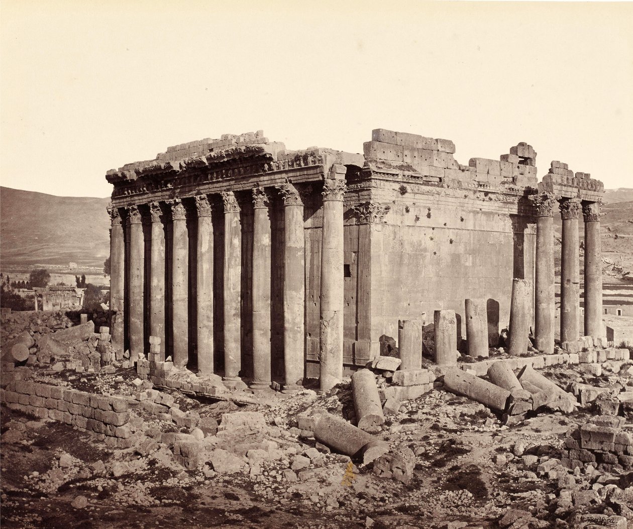 Świątynia Jowisza, Baalbek, od północnego zachodu autorstwa Francis Bedford