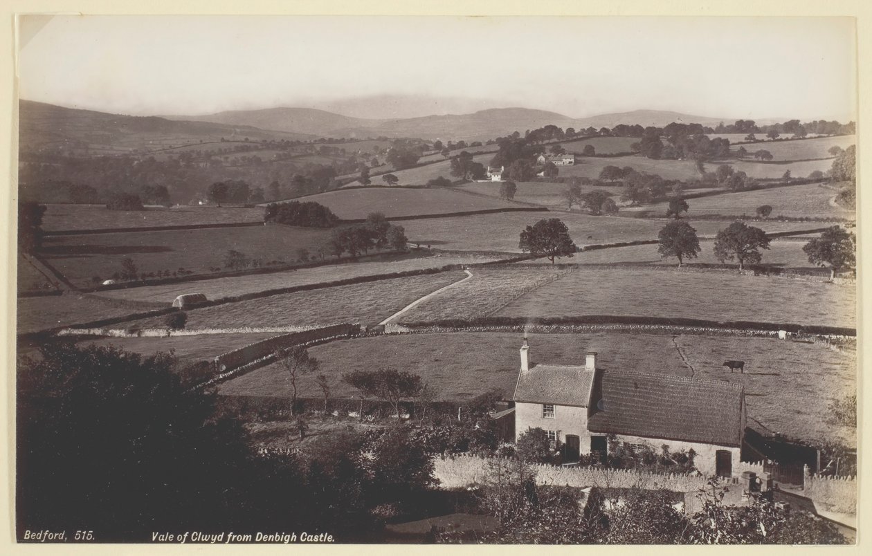 Vale of Clwyd z zamku Denbigh, 186094. autorstwa Francis Bedford