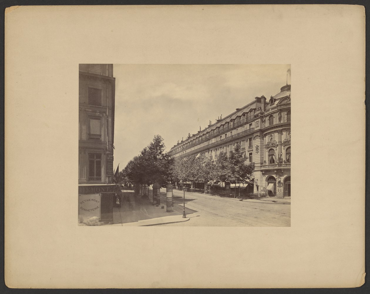 Boulevard des Capucines, róg Rue Louis le Grand, Paryż autorstwa Francis Frith