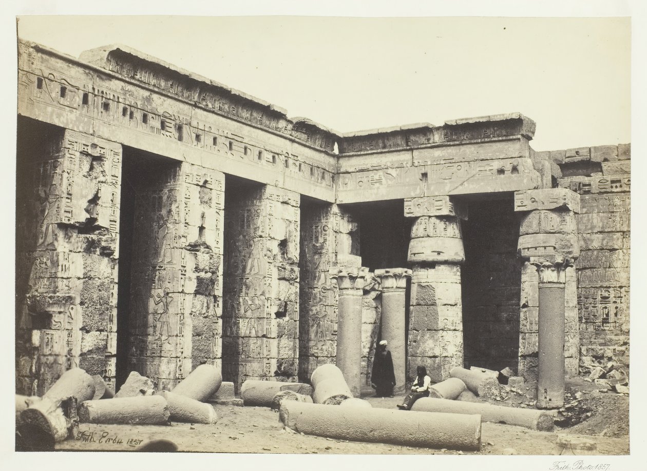 Sąd Wewnętrzny Medinet Habbo, Teby, 1857. autorstwa Francis Frith