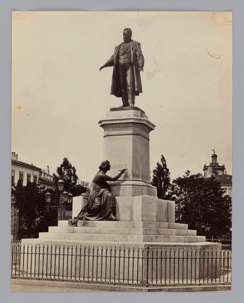 Mediolan. Antonio Tantardini (1829-1879) i Odoardo Tabacchi (1831-1905), pomnik Camilla Bensa, hrabiego Cavour, włoskiego polityka i przedsiębiorcy autorstwa Francis Frith
