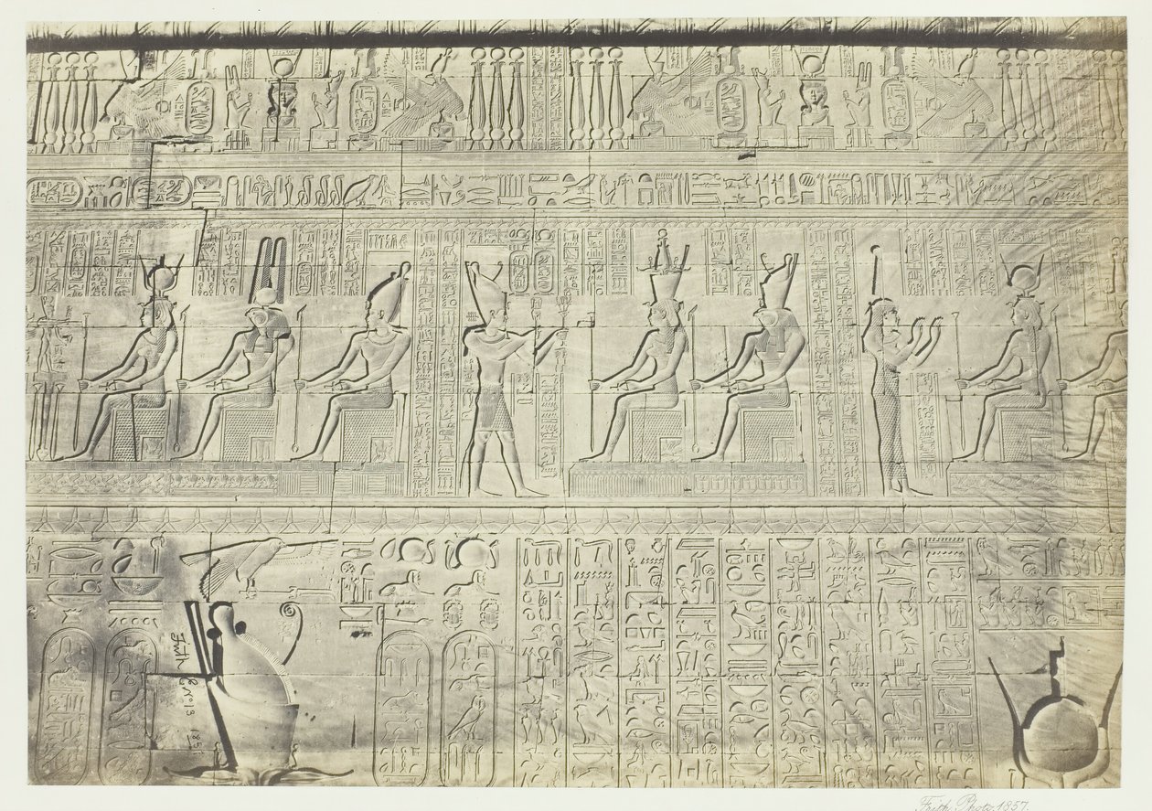Rzeźby z Muru Zewnętrznego, Dendera, 1857. autorstwa Francis Frith