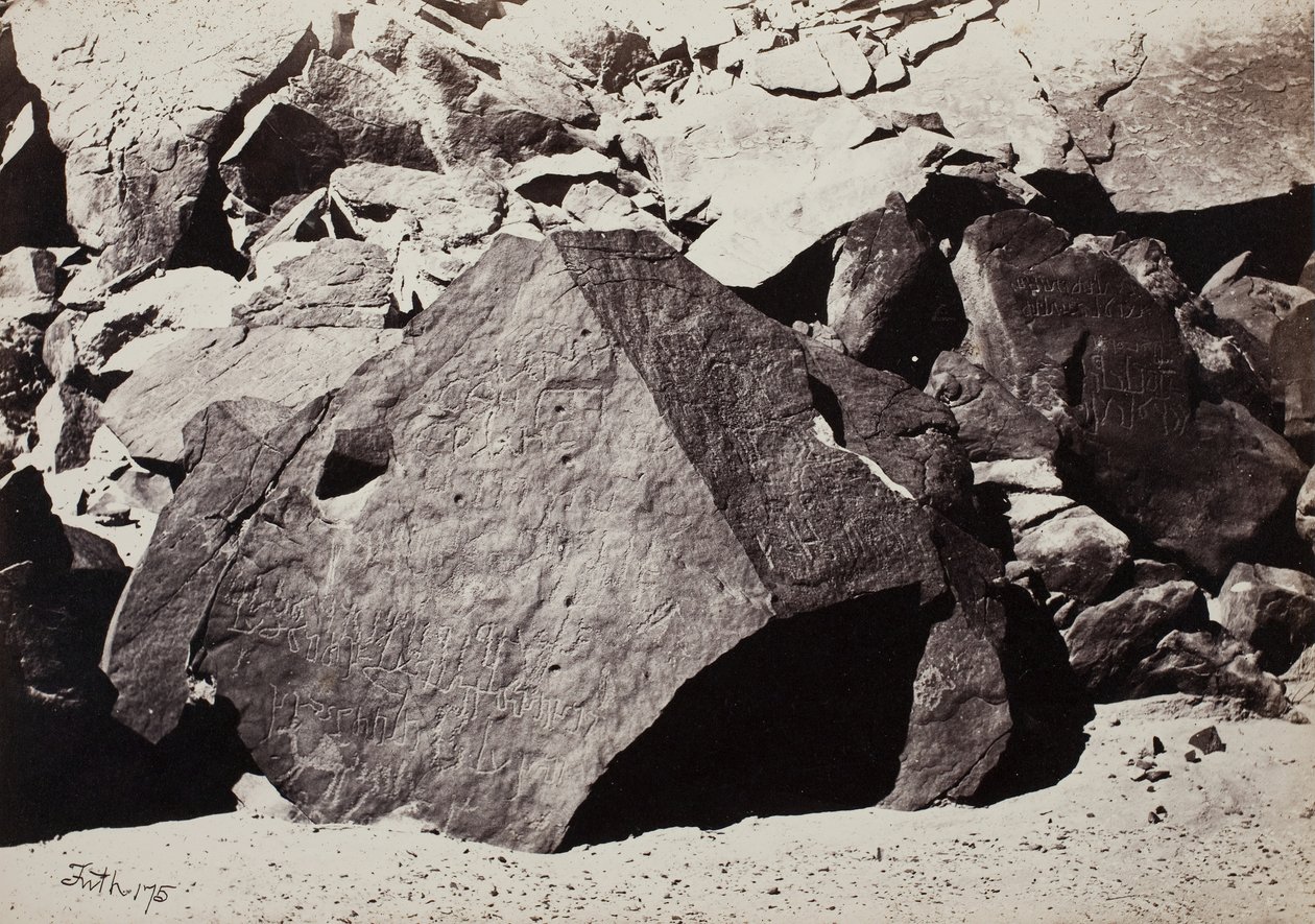 Inskrypcje Synaickie w Wadee El-Mukattab, autorstwa Francis Frith