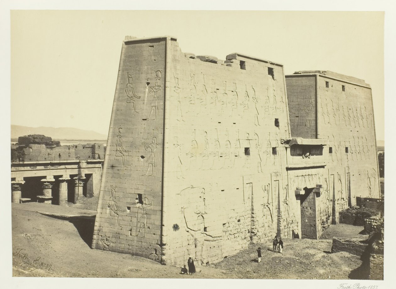 Wielki Pylon w Edfou, Górny Egipt, 1857. autorstwa Francis Frith