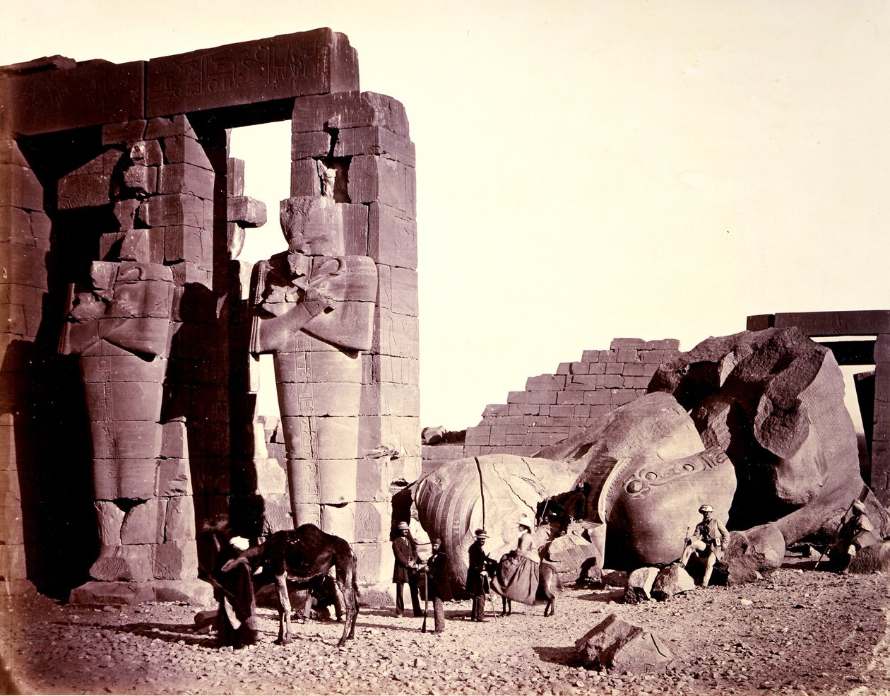 Ramesseum w El-Kurneh, Teby, pierwszy widok autorstwa Francis Frith