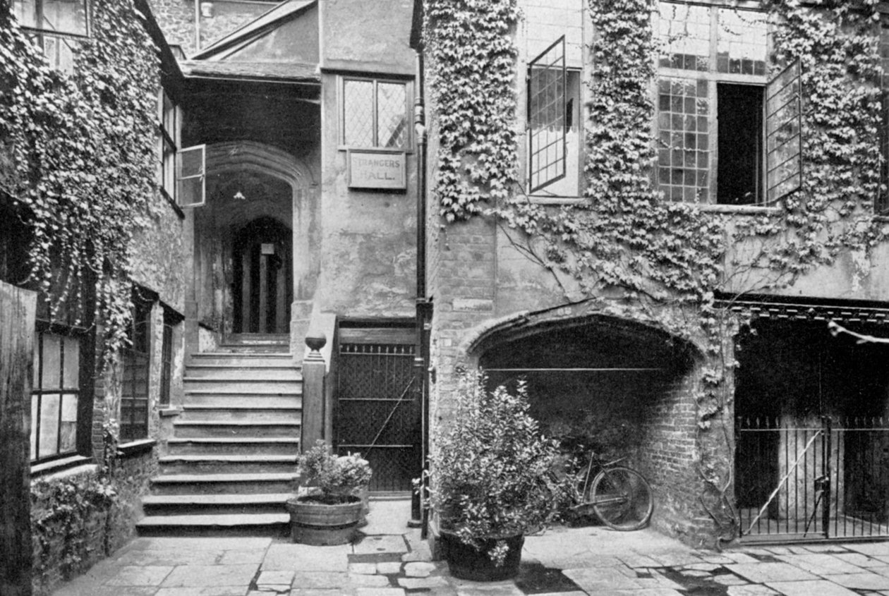 The Strangers Hall, Norwich, Norfolk, 1924-1926 autorstwa Frith and Co