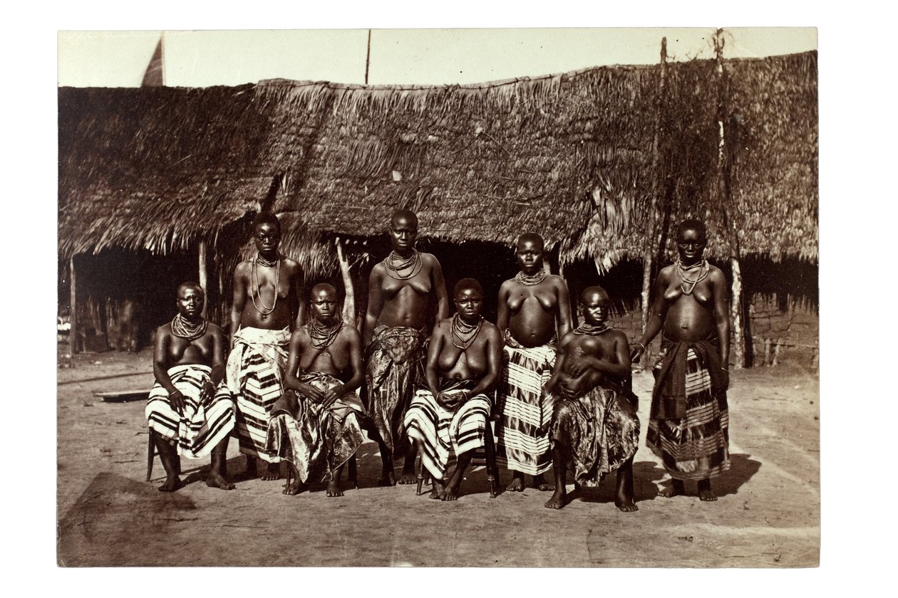 Żony króla Jerzego, Opobo, niedaleko Calabar, Nigeria, ok. 1870 (druk albumowy) autorstwa Francis W. Joaque