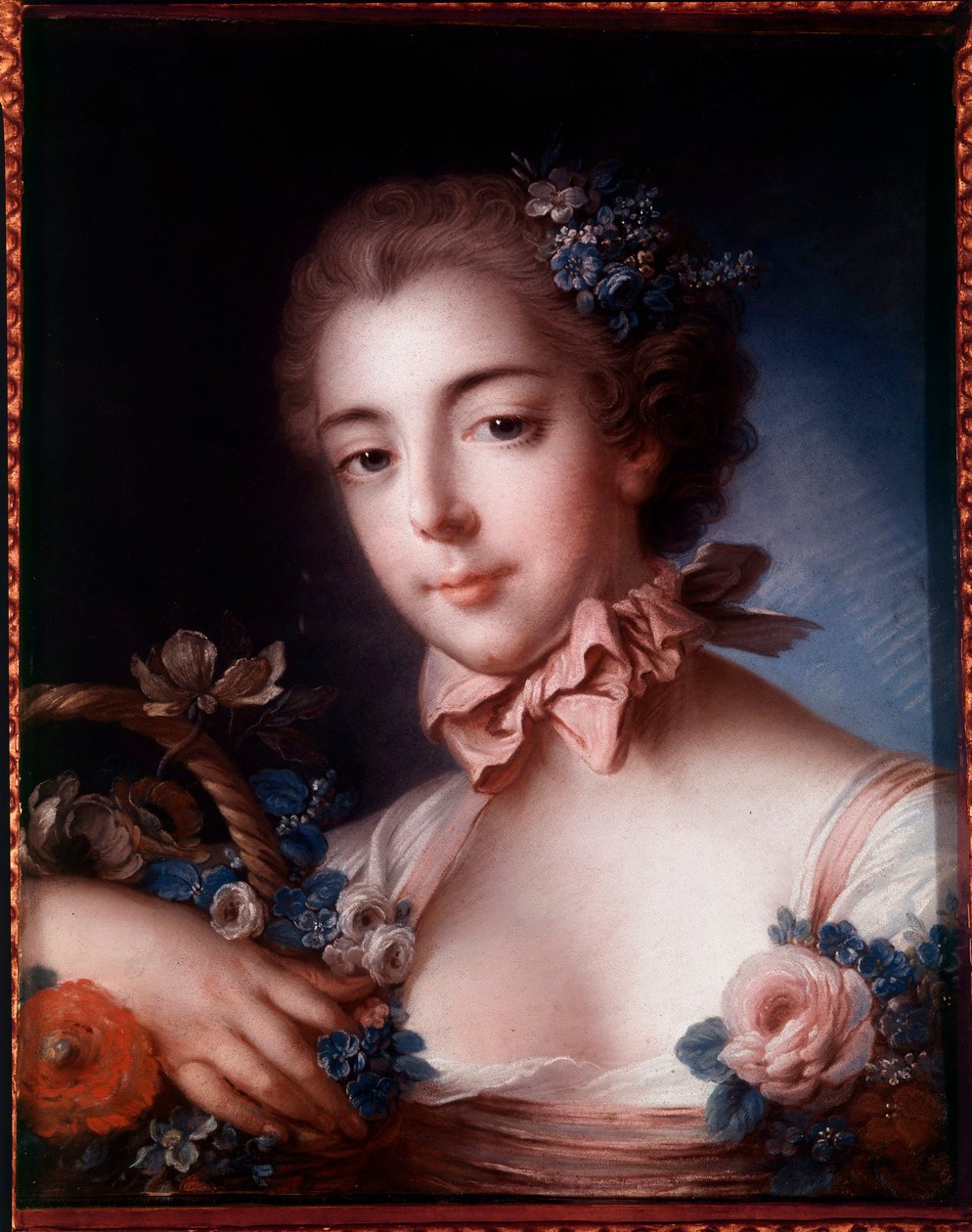 Portret młodej kobiety, opierając się na kosz kwiatów. Malarstwo pastelowe Francois Bouchera (1703-1770) autorstwa François Boucher