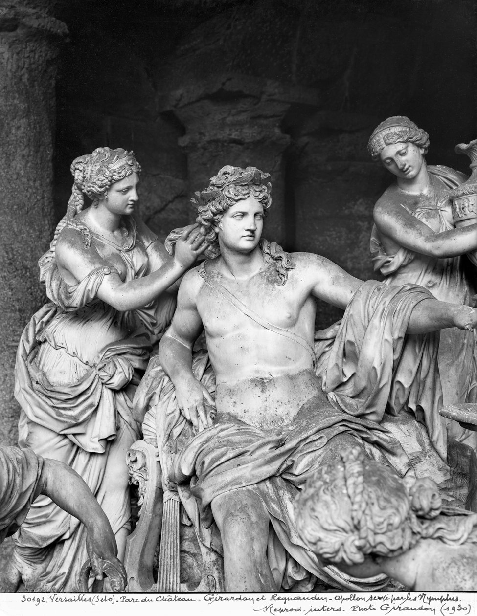 Apollo opiekujący się nimfami w gaju Łaźni Apollo, stracony przy pomocy Thomasa Regnaudina (1622-1706) 1666-75 (szczegół) (patrz 242847, 242849) (marmur) autorstwa Francois Girardon