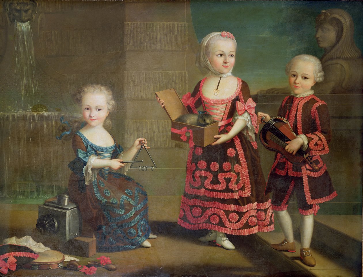 Portret grupowy dziewczynki z marmozetą w pudełku, dziewczynki z trójkątem siedzącej na latarni magicznej i chłopca z lirą korbową autorstwa Francois Hubert Drouais
