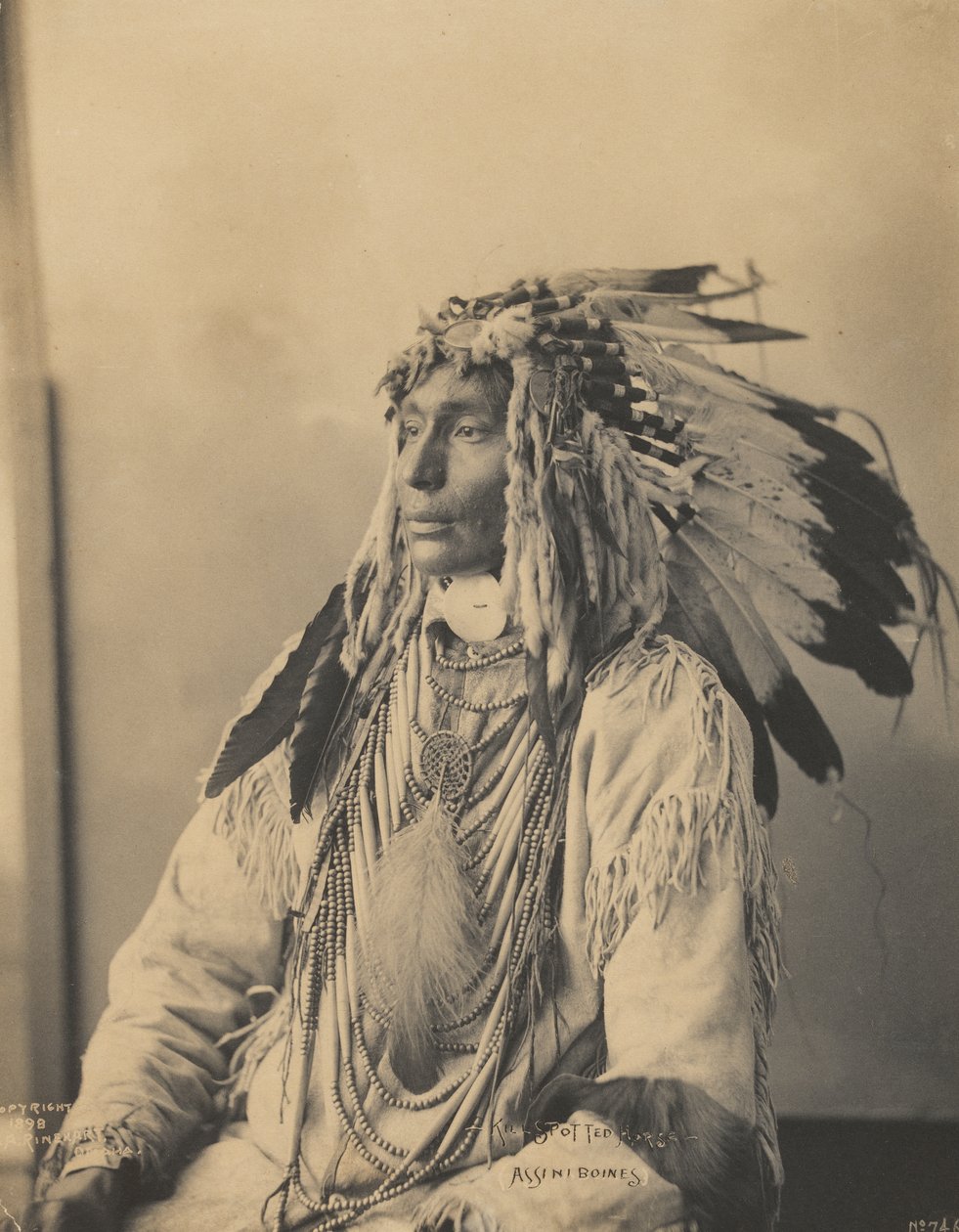 Kill Spotted Horse, Assiniboines, 1898 (odbitka platynowo-palladowa) autorstwa Frank Albert Rinehart