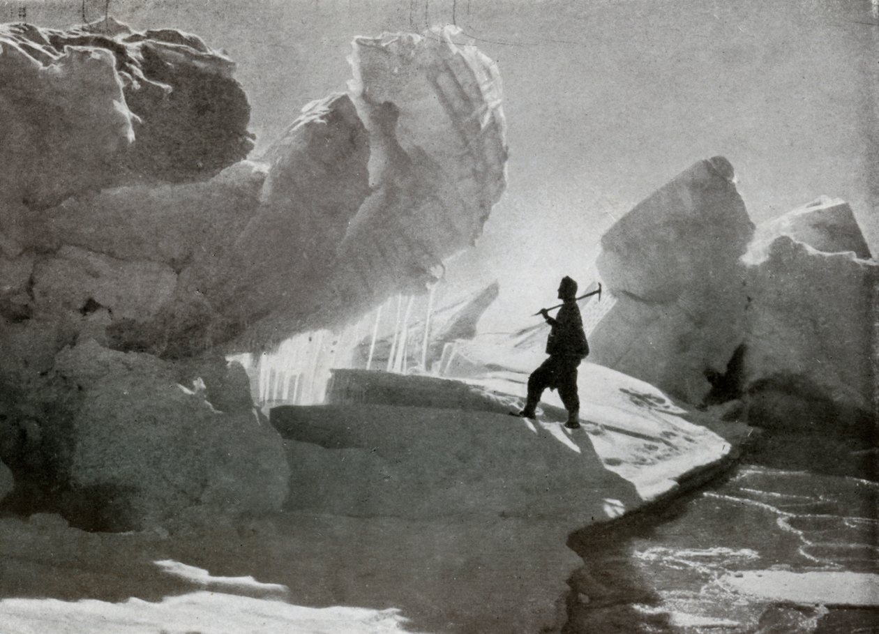 Ciśnieniowe bloki lodu w pobliżu Discovery Bluff, c1911, 1913 autorstwa Frank Debenham