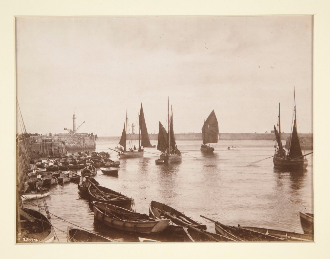 Widok na port Whitby autorstwa Frank Meadow Sutcliffe