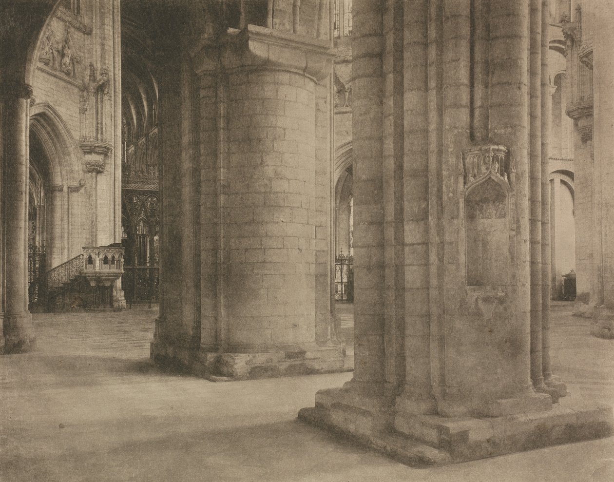 Praca z kamerą: Katedra w Ely: Across Nave and Octagon, 1903. autorstwa Frederick Henry Evans