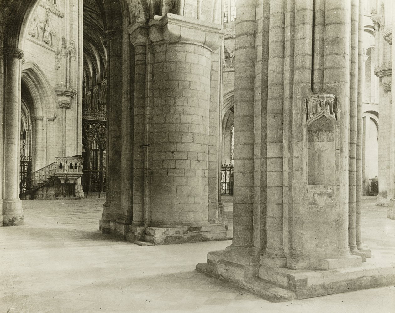 Katedra w Ely: Oktagon do chóru z północnej nawy głównej autorstwa Frederick Henry Evans