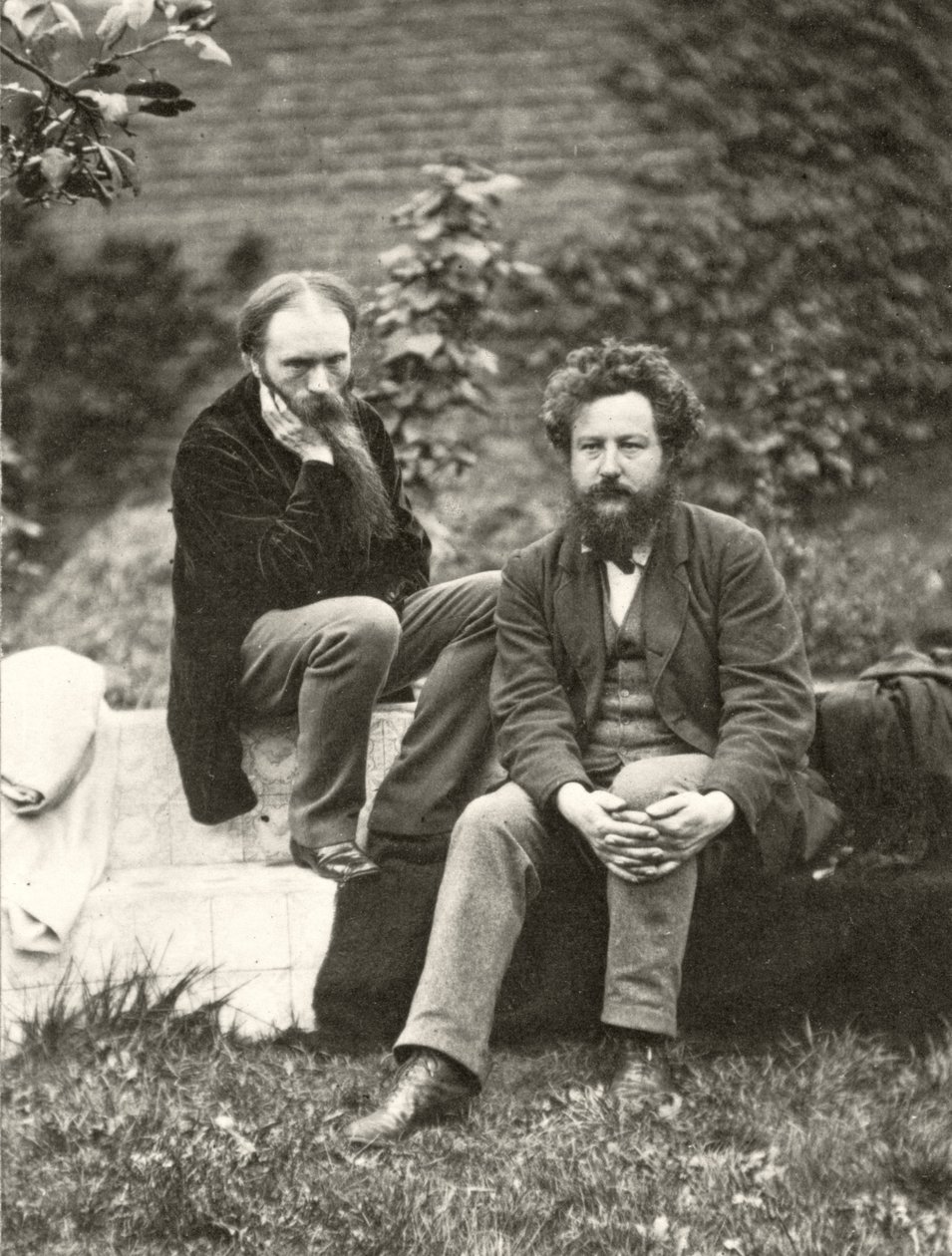 Fotografia portretowa Sir Edwarda Burne-Jonesa (1833-98) i Williama Morrisa (1834-96) autorstwa Fredericka Hollyera (1837-1933) (zdjęcie w sepii) autorstwa Frederick Hollyer