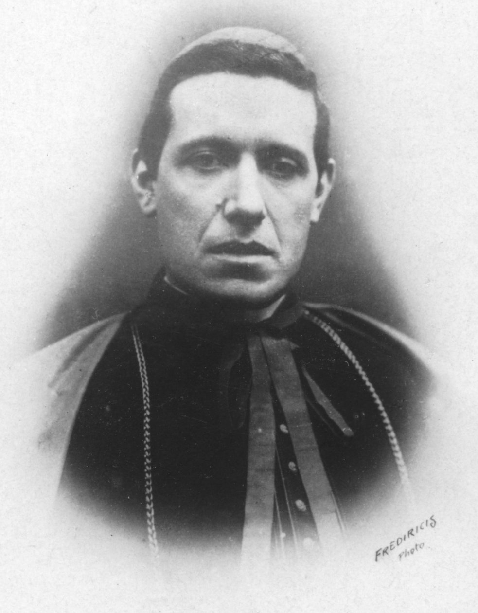 „Kardynał Rampolla”, ok. 1893 r. autorstwa Frediricis