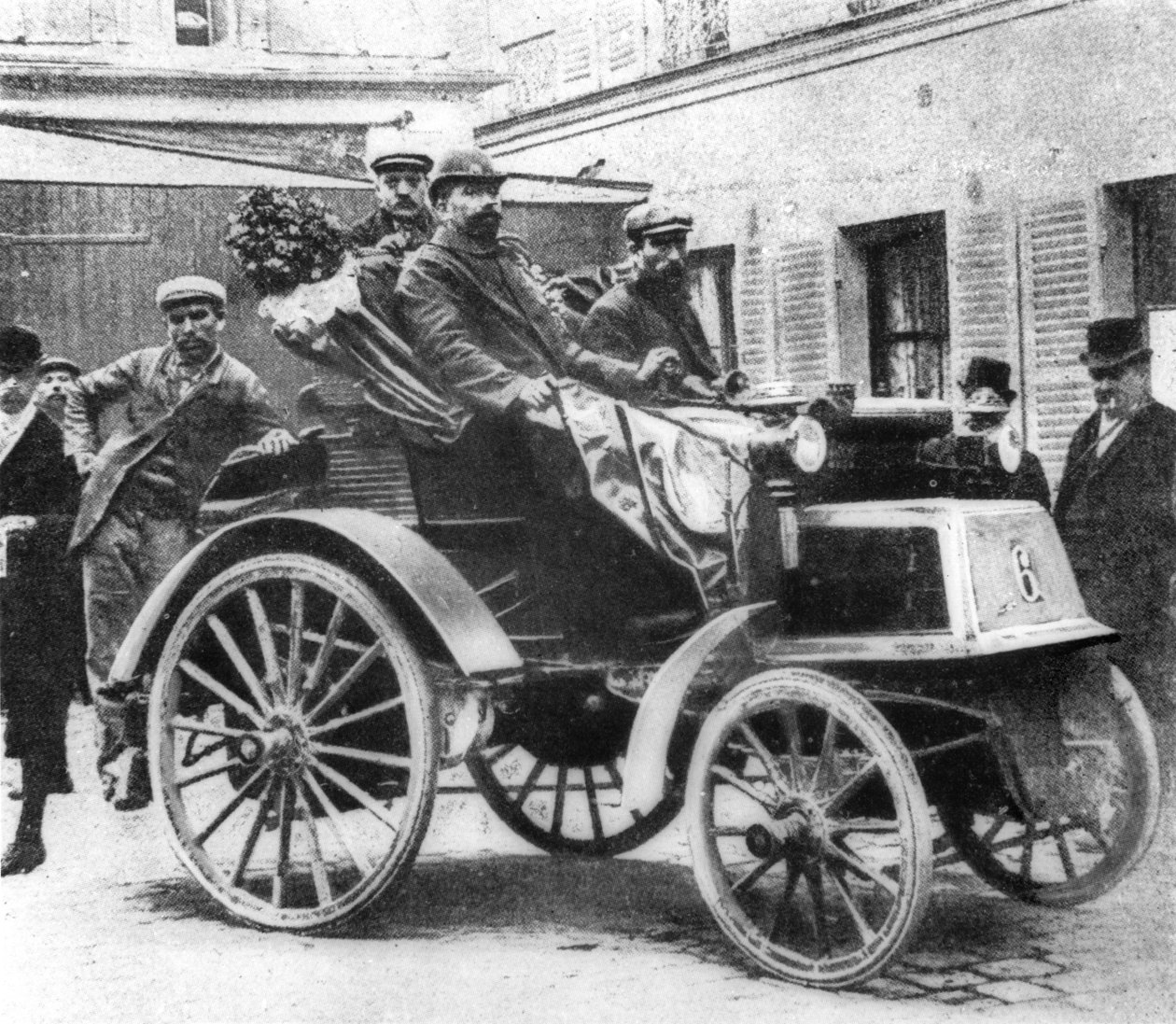 Samochód Panhard-Levassor zdobywający pierwszą nagrodę, 1891 autorstwa French Photographer
