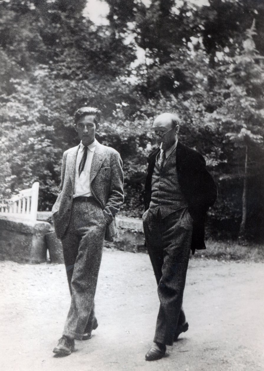 Andre Gide i Marc Schlumberger w Pontigny na jedną z dorocznych Dekad Pontigny, c.1930 autorstwa French Photographer