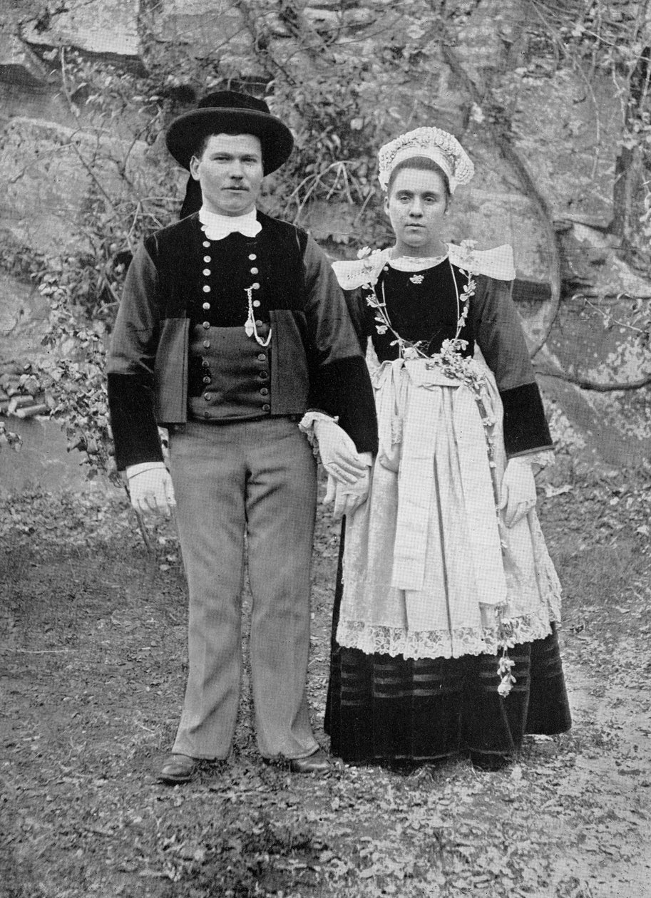 Para Bretonów w tradycyjnych strojach galowych, koniec XIX wieku autorstwa French Photographer