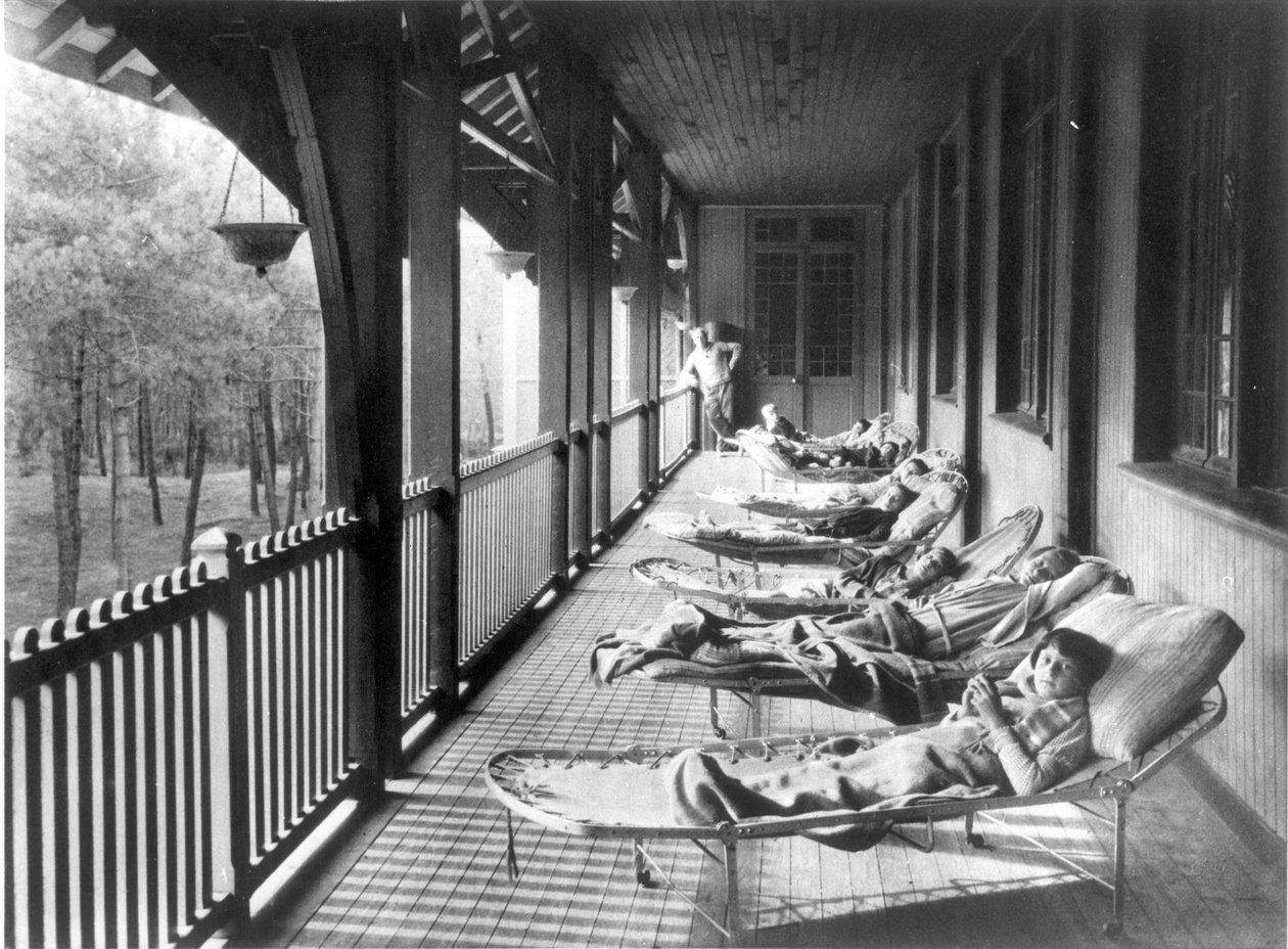 Dzieci w domu rekonwalescencji w Wogezach, z broszury dla Spółdzielni LEnfance, ok. 1930 autorstwa French Photographer